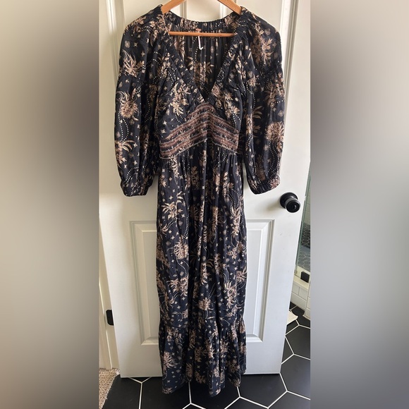 Like new Free People “Golden Hour” maxi dress size S. Stunning. Deep V. Boho - Picture 3 of 16